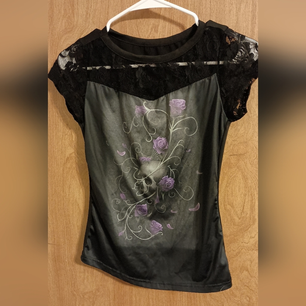 Slim fitting skull lace shirt